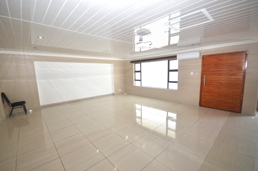 Commercial Property for Sale in Amalinda Eastern Cape